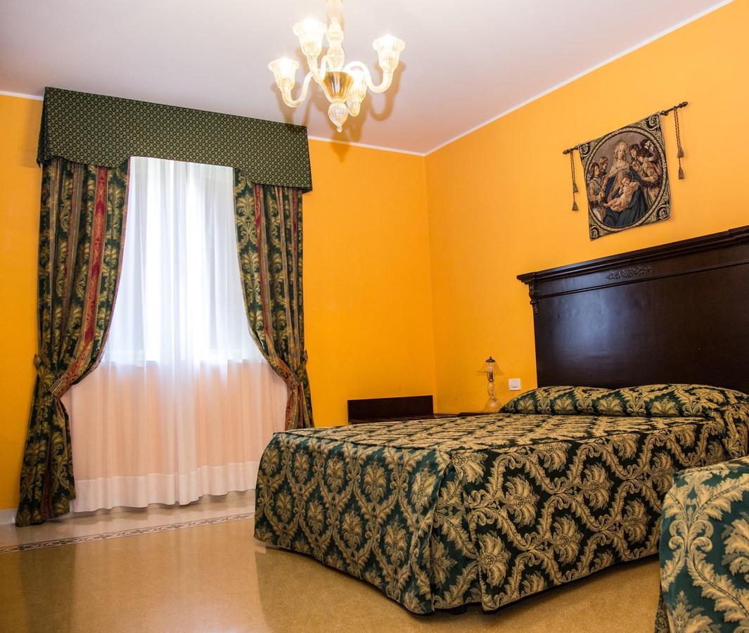 Donna Concetta Hotel Santa Flavia Buitenkant foto